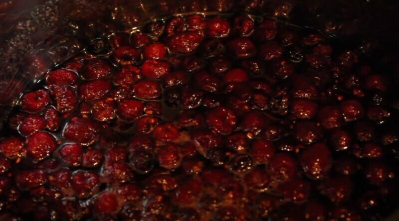 Рецепт варенья из малины на зиму, густое, с целыми ягодами, пятиминутка