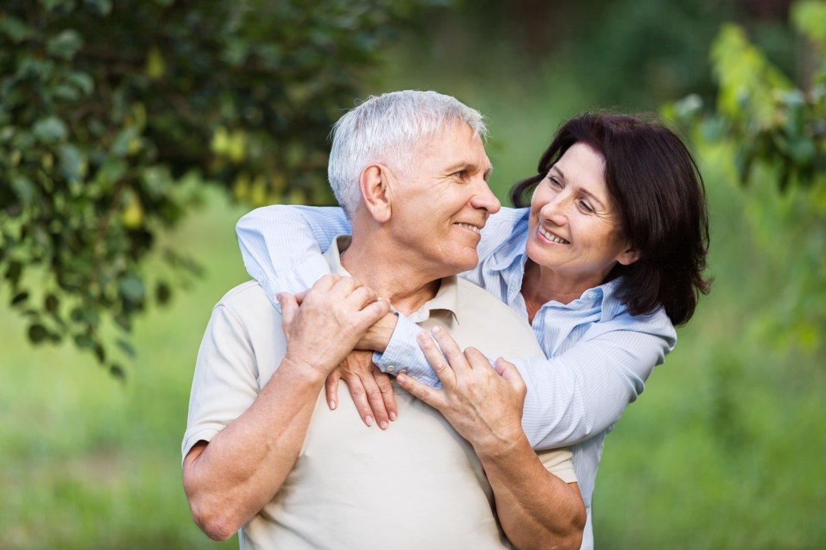 Пожилые дают мужикам. Пожилая семья. Счастливая пара пожилых людей. Любовь в пожилом возрасте. Взрослые пары.