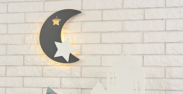 Светодиодный ночник для детской комнаты в форме Месяца.