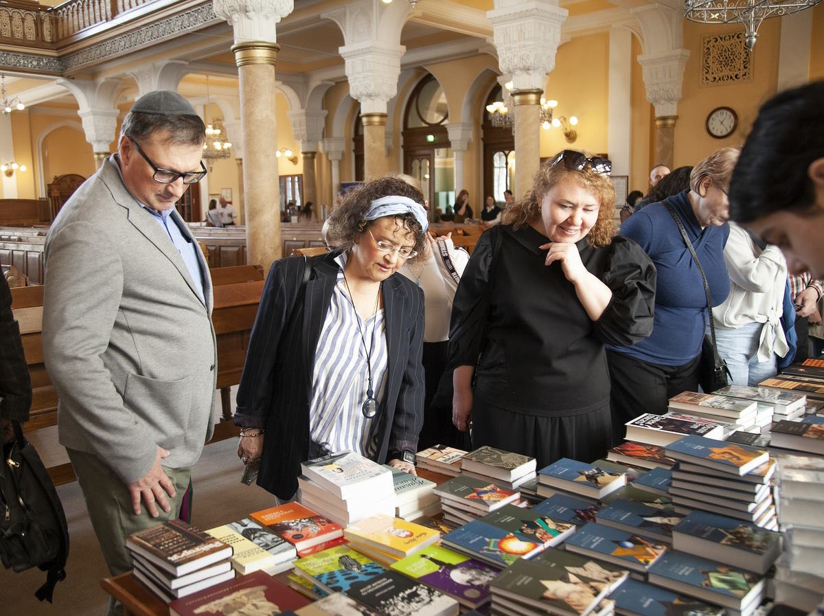 В Синагоге состоялся День еврейской книги | Синагога Петербурга | Дзен