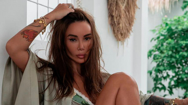 Айза Анохина пожаловалась на проблемы с головой у сына от Гуфа. Обложка © T.me / aizalovesyou