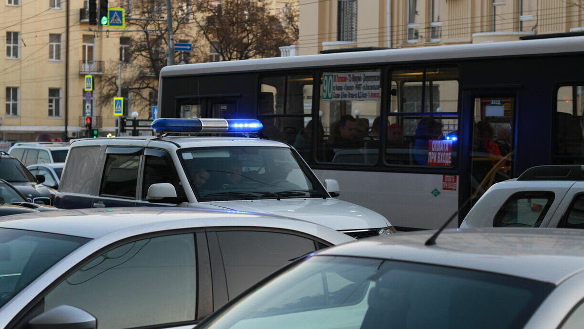     На Северном обходе Ростова возникла огромная пробка на участке между улицей Лесной и Щепкинским шоссе, сведения предоставил сервис «Яндекс. Карты».