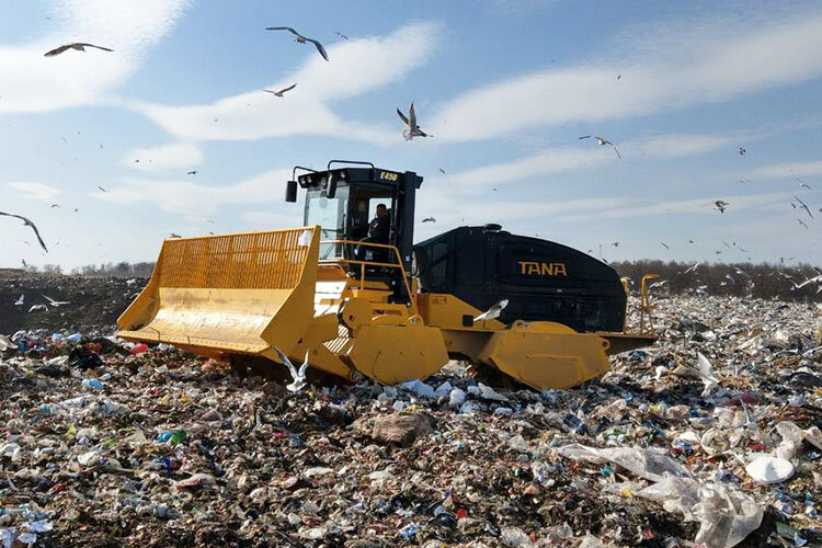 Люди видят бардак на мусорных площадках, образование стихийных свалок, они жалуются на запахи переполненных в Казани полигонов ТКО, ведь в столицу РТ везут мусор и из соседних районов республики Фото: www.kzn.ru