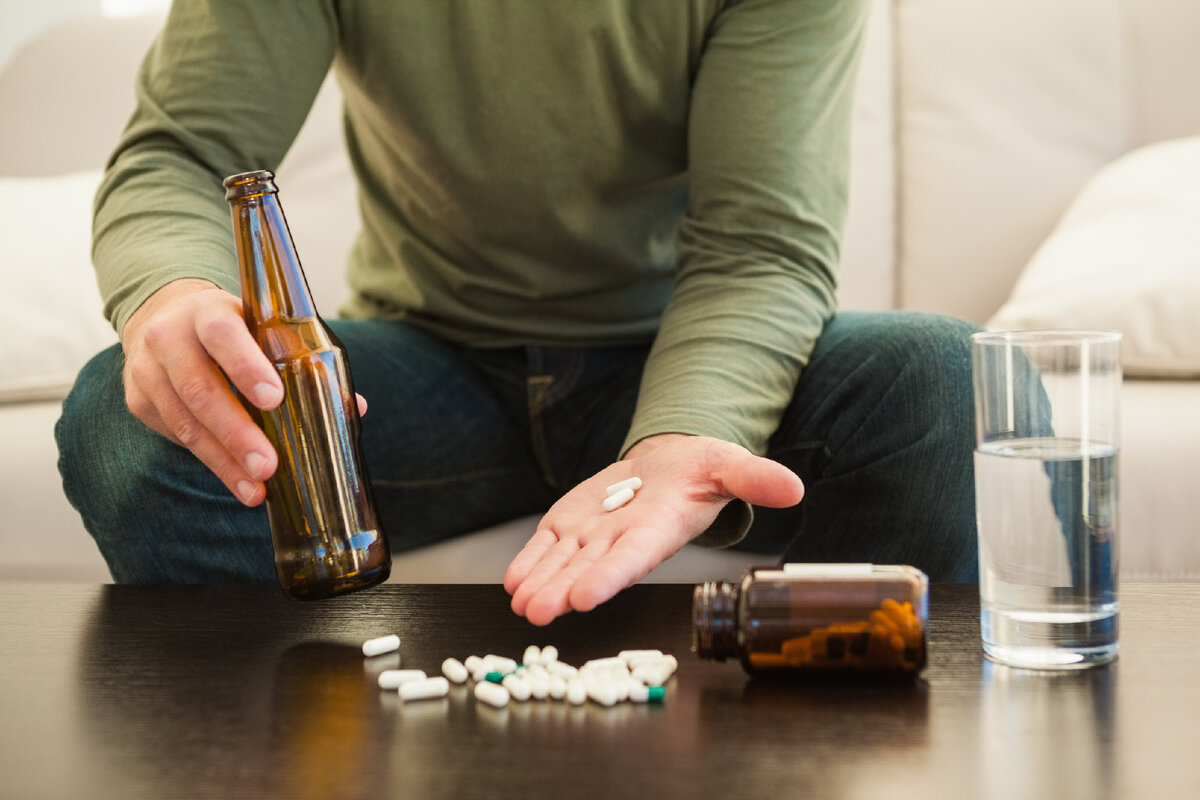 Можно ли при приеме антибиотиков пить пиво. Алкогольсанти. Пиво и антибиотики. Пиво в таблетках.