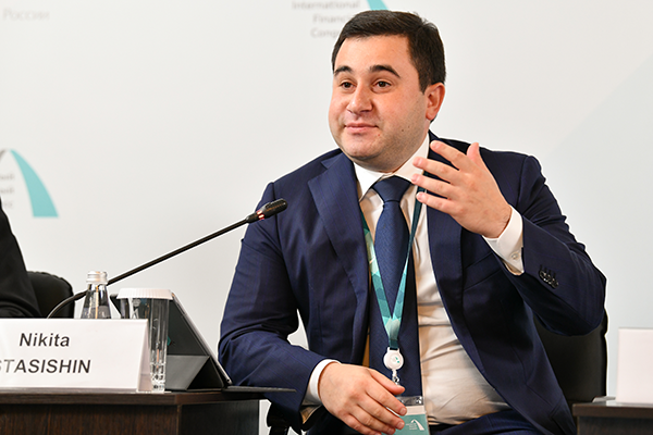 Вот какой веселый Никита Стасишин. (Фото из открытых источников).