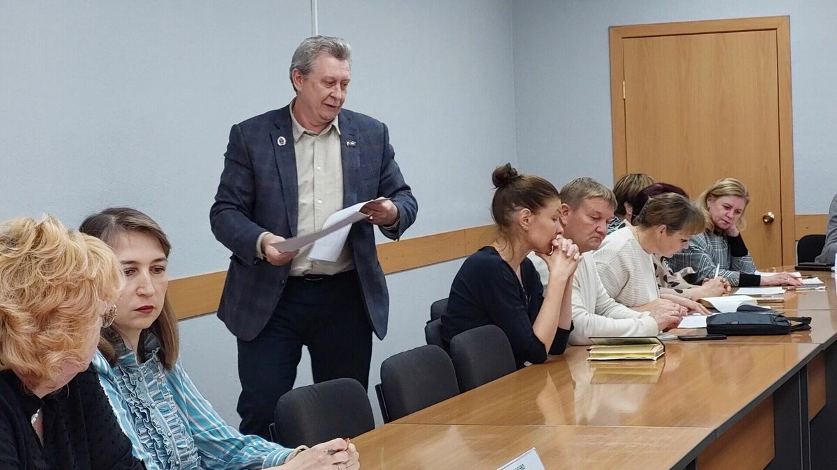     Мэрия Саяногорска усмотрела в высказываниях депутата горсовета некомпетентность и превышение полномочий всех народных избранников. Это власти заявили в ответ на обвинения в «чванстве и лицемерии».