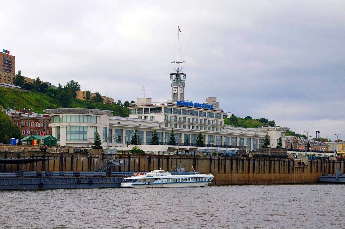 Нижний новгород речной вокзал фото. Нижегородский Речной вокзал. Речной вокзал Нижний Новгород. Речной вокзал, Нижний Новгород, Нижне-Волжская набережная. Речной порт и вокзал Нижний Новгород.