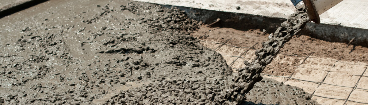 Добавки в бетон и цементные растворы — это жидкости или порошки, которые добавляются в бетонную смесь в процессе смешивания и воздействуют на ее свойства и свойства затвердевшего бетона на химическом и физическом уровнях.