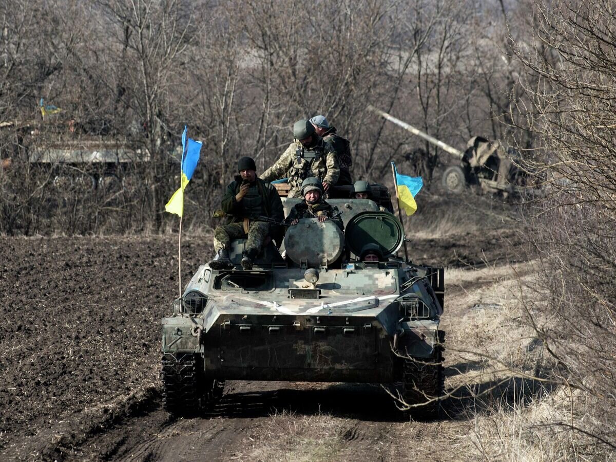 Украинские военнослужащие© AP Photo / Evgeniy Maloletka