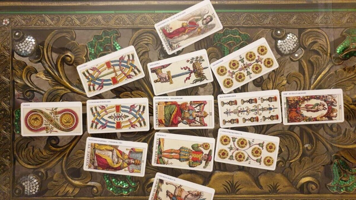    Расклад Таро на личную жизнь Виктории Бони© Фото : Марианна Абравитова