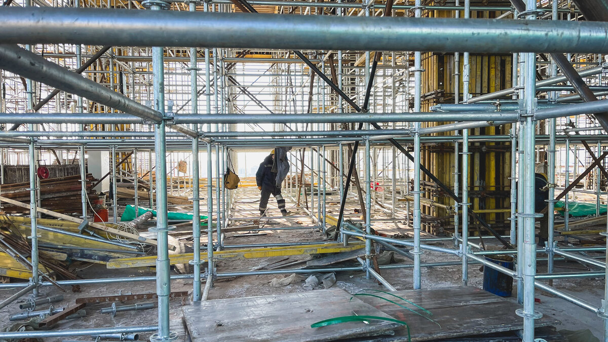     Здание возводят для переселенцев из аварийного жилья.