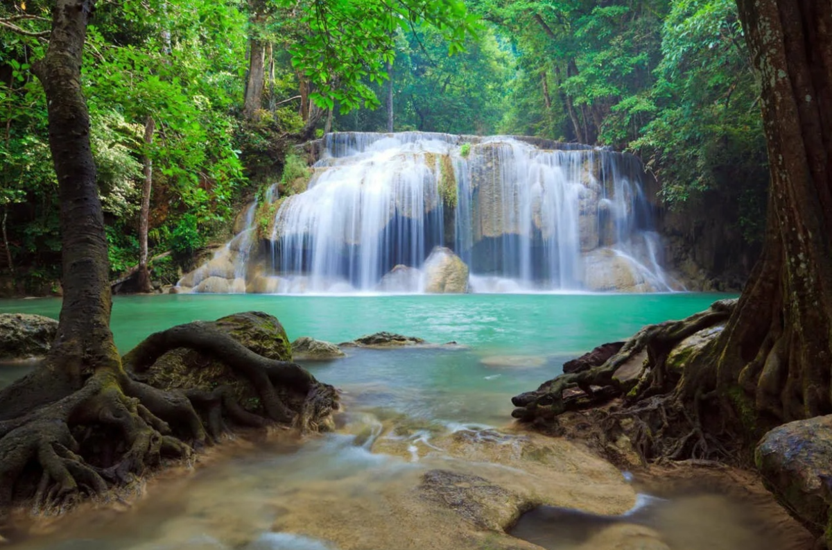 Ото красивых. Водопад Эраван. Водопад Бигар Румыния. Водопад Дамбри Вьетнам. Водопад Эраван в Тайланде.