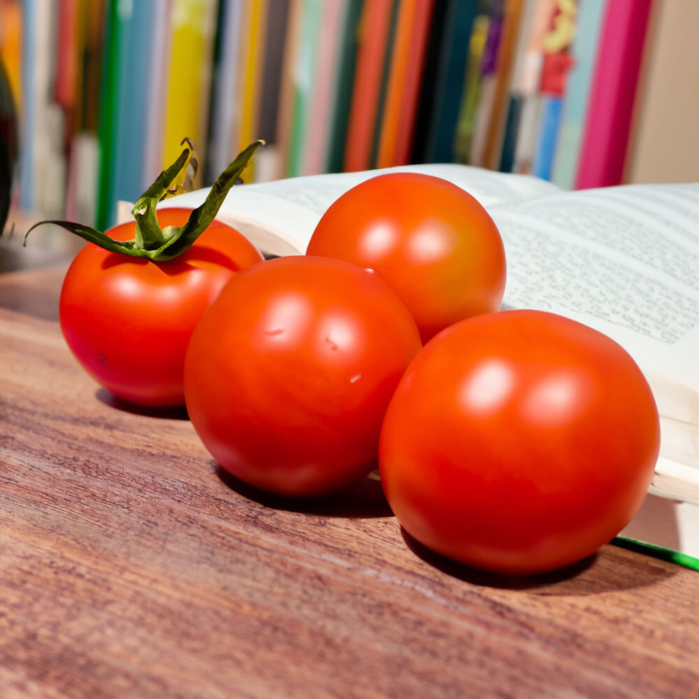 Томаты в библиотеке! Никогда не знаешь, какую историю они прочитают, чтобы сделать свой урожай настоящим бестселлером!