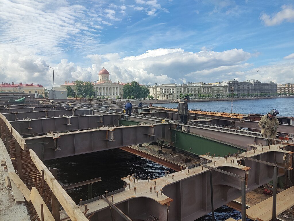 © Wagon / CC BY-SA 4.0 ((Капремонт Биржевого моста, 2022 г.)