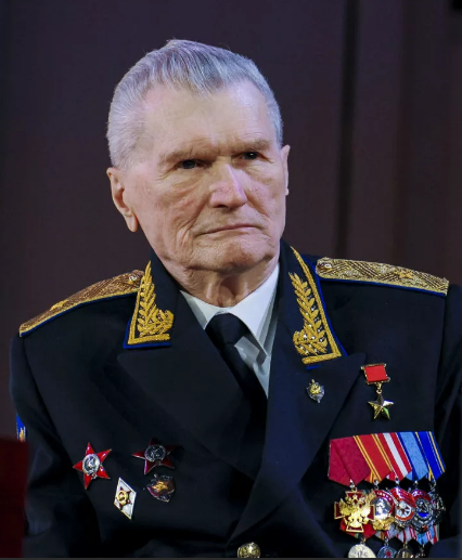 На фото: Генерал-майор Г.Н. Зайцев