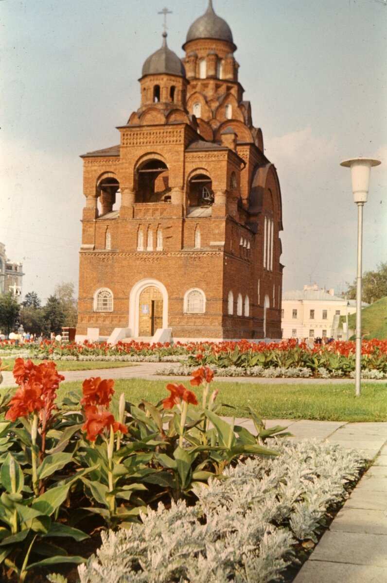 Фото Л.В. Чадько. Слайд цветной. Троицкая церковь. 1980 г. Из собрания ГВСМЗ