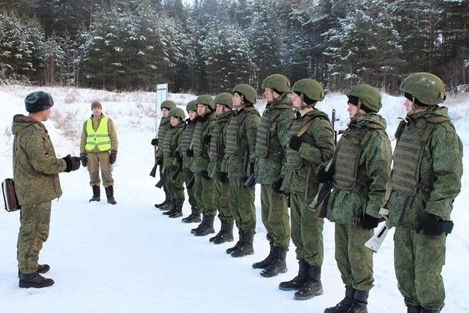    На сборах на одном из Полигонов Министерства Обороны РФ. От Ростовского района в сборах приняли участие юнармейцы ВСПК Витязь и кадеты МОУ Школа имени Евгения Родионова