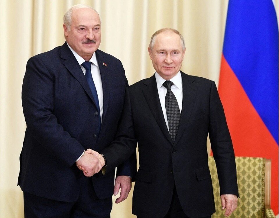     Путин и Лукашенко обсудят предложения Минска по урегулированию конфликта на Украине  REUTERS
