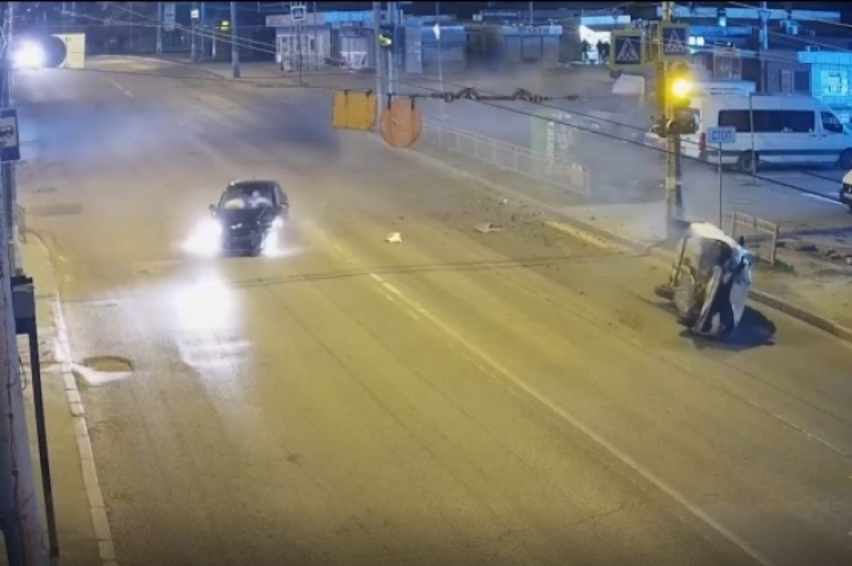    В МВД поделились видео аварии с «перевертышем» на севере Волгограда