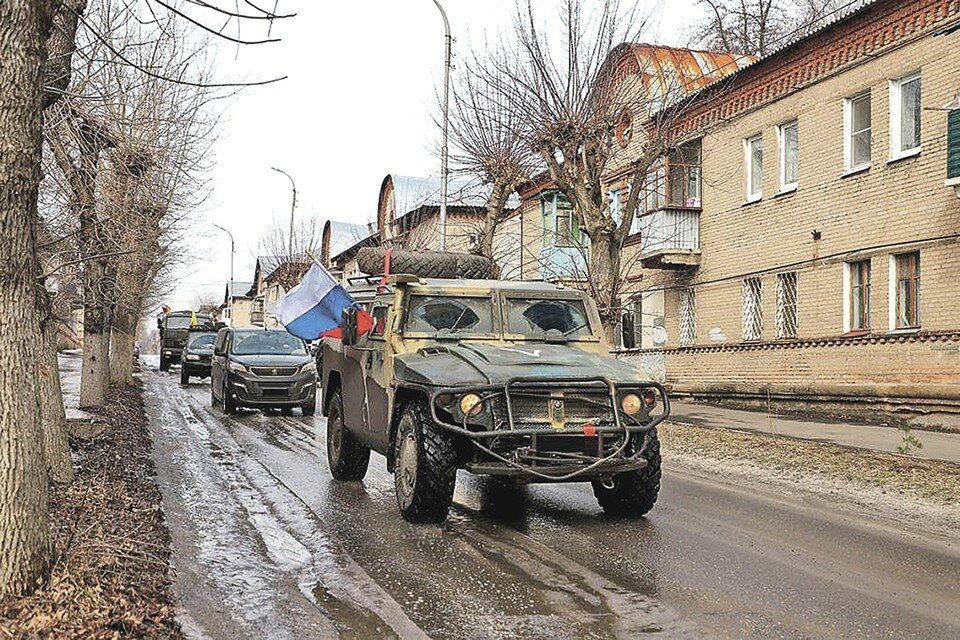     В Рязани автоколонну приехавших в отпуск росгвардейцев встретили как настоящих героев. Фото: 40a.media