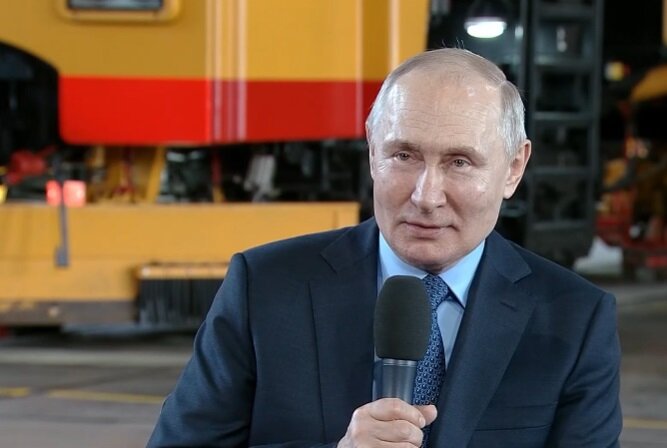 В. Путин на заводе «Тулажелдормаш». Фото: скриншот трансляции канала RT (russian.rt.com)