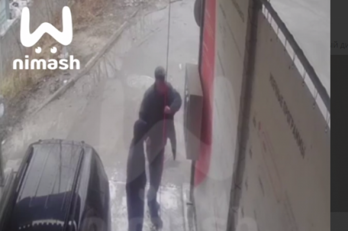    Водитель аппарата губернатора Нижегородской области разбил монитор на мойке