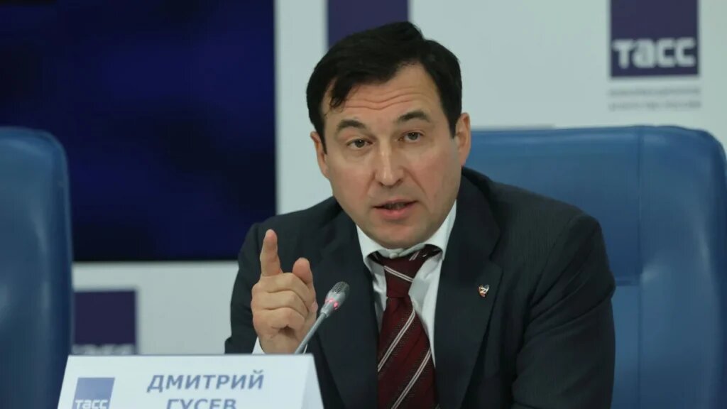     Дмитрий Гусев — первый заместитель Председателя комитета по контролю и первый заместитель Руководителя фракции «Справедливая Россия — за правду» Фото: primamedia.ru moderator2 moderator2