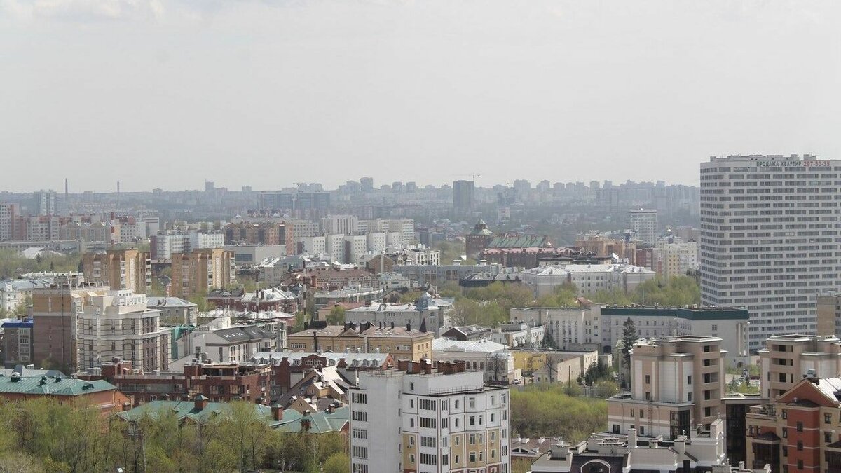     Жители Казани пожаловались на дымку, которая образовалась ближе к вечеру среды, 5 апреля, над городом. Соответствующие публикации появились в социальных сетях.