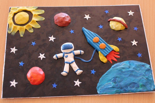 В Туймазах школьники изготовили поделки ко Дню космонавтики