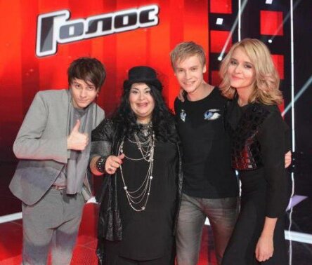 Финалисты проекта Голос-3. Александр Бон, его наставник - Дима Белан, Мариам Мерабова из команды Леонида Агутина, подопечный Пелагеи Ярослав Дронов, Александра Воробьева под руководством Александра Градского