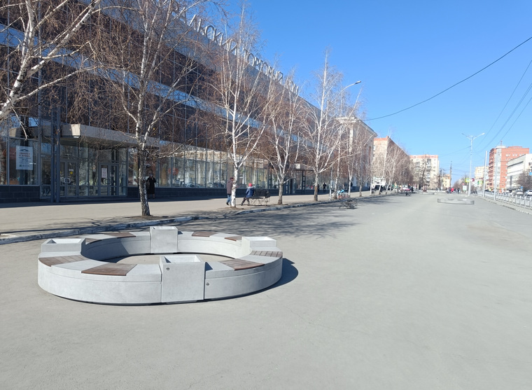    6 апреля на месте парковки стоял сквер