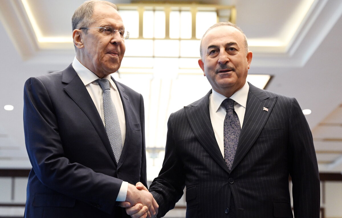    Министр иностранных дел РФ Сергей Лавров и министр иностранных дел Турции Мевлют Чавушоглу  Павел Бедняков/POOL/ТАСС