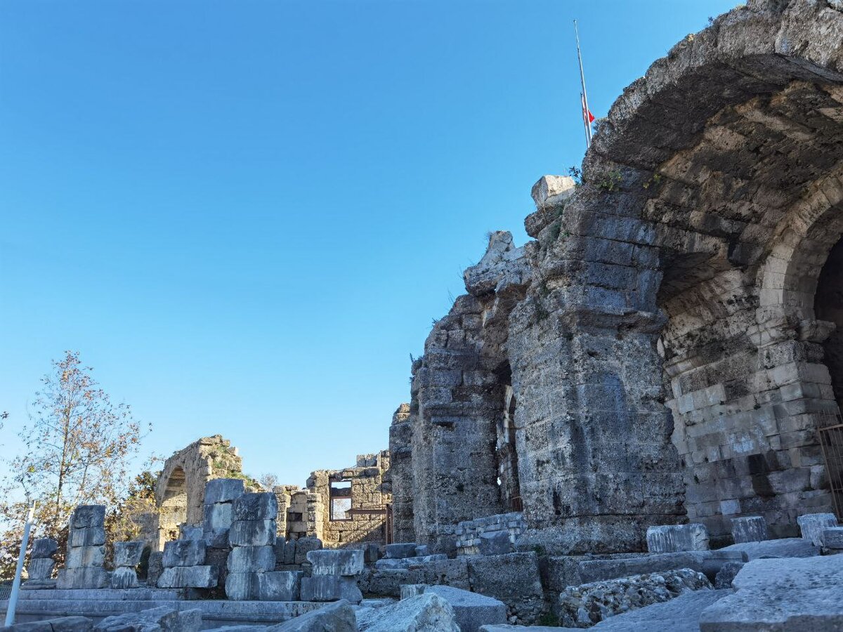 Зимой популярные у туристов места пустуют. Интересно, каким будет наступающее лето?