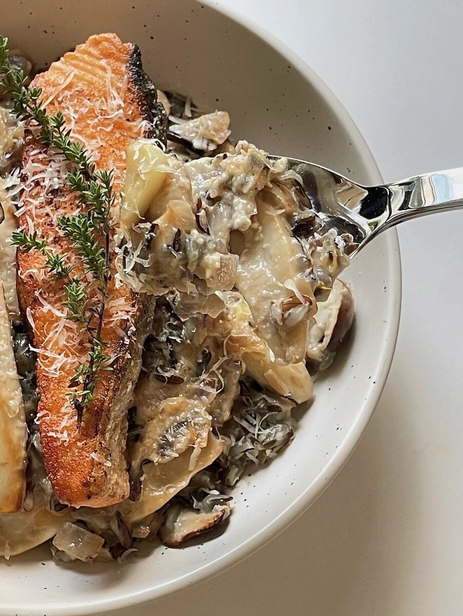 Сёмга с белыми грибами.