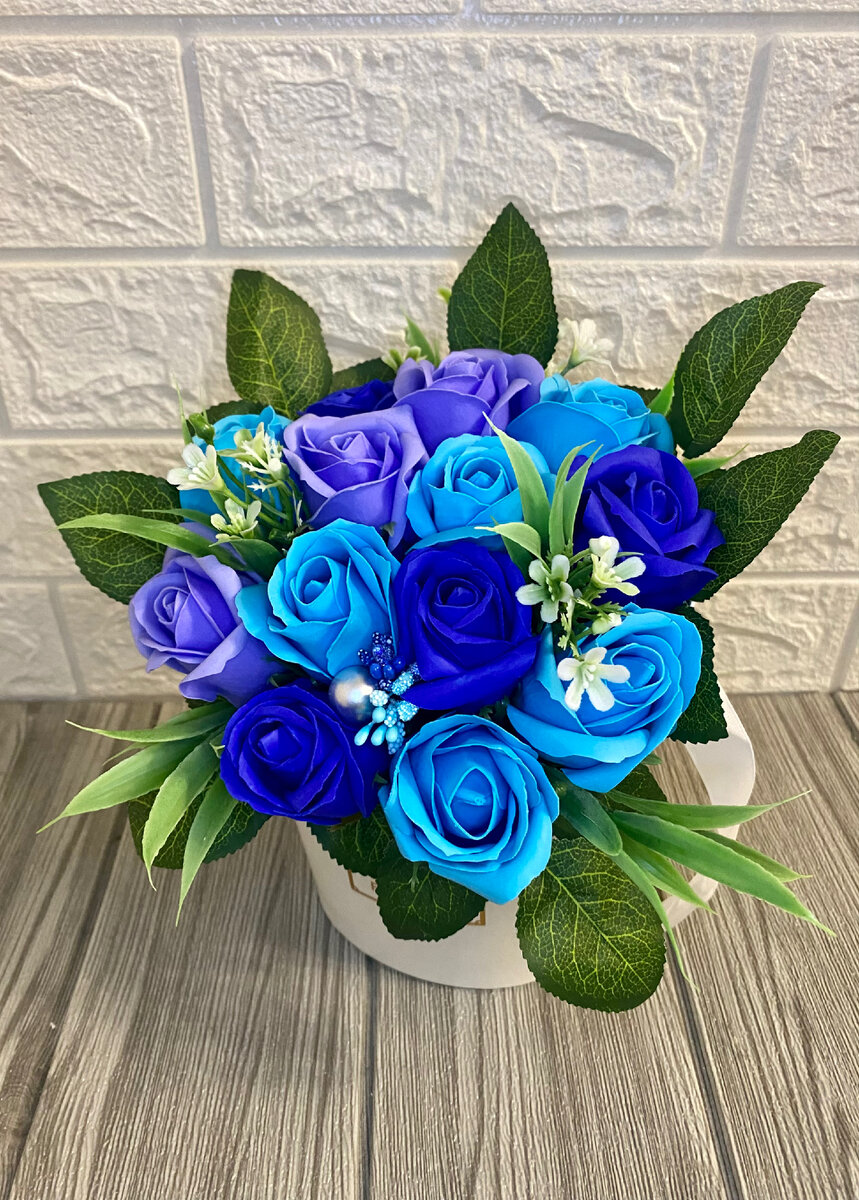 Букет из 13 мыльных роз 