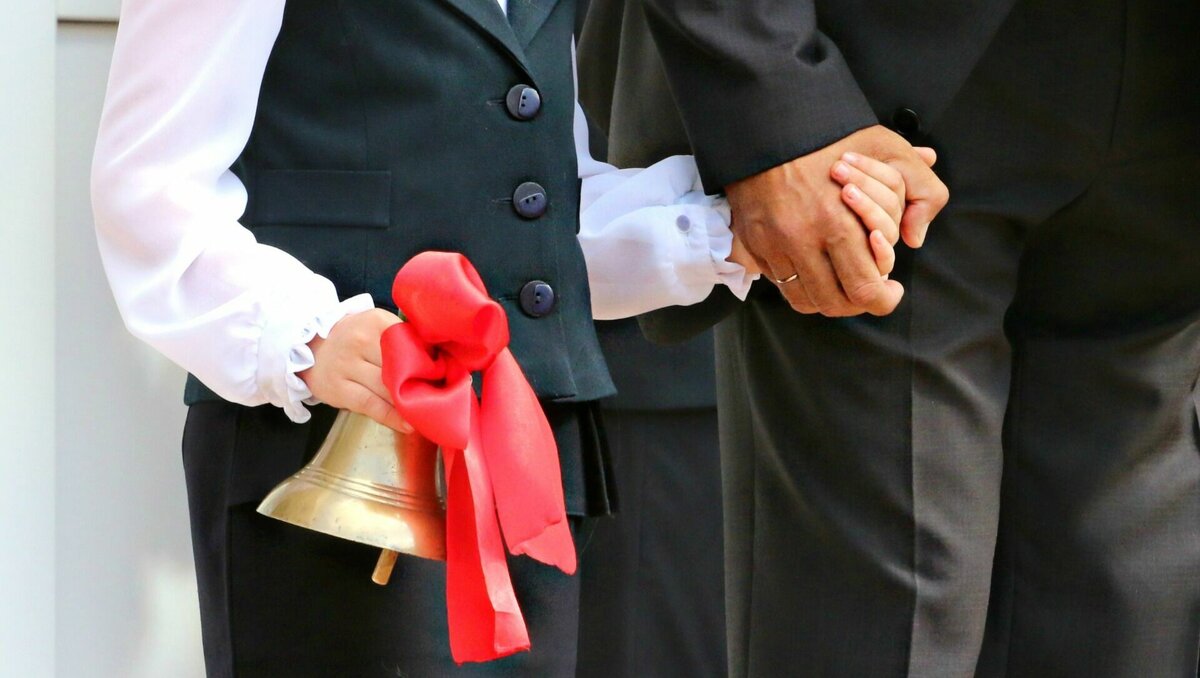     В Ростове жители Левенцовки обратились к губернатору Василию Голубеву из-за продолжения набора льготников в школу №115, обращение появилось под постом главы региона в Telegram.