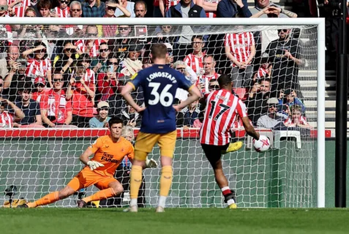 Ник Поуп прерывает рекордную серию Айвана Тоуни