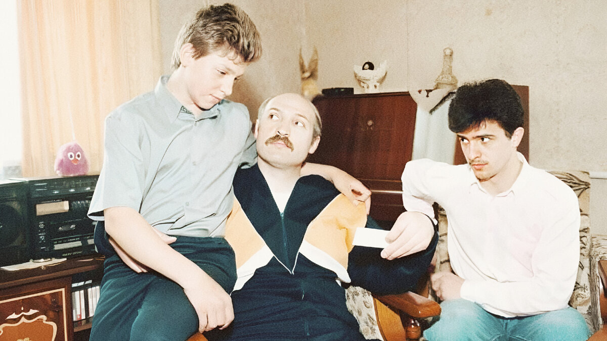 Дмитрий Лукашенко слева