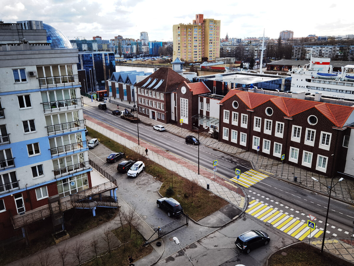 вид из квартиры на Музей Мирового Океана и набережную