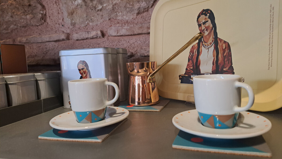 В турецком кофе важен процесс приготовления и посуда, которую используют.