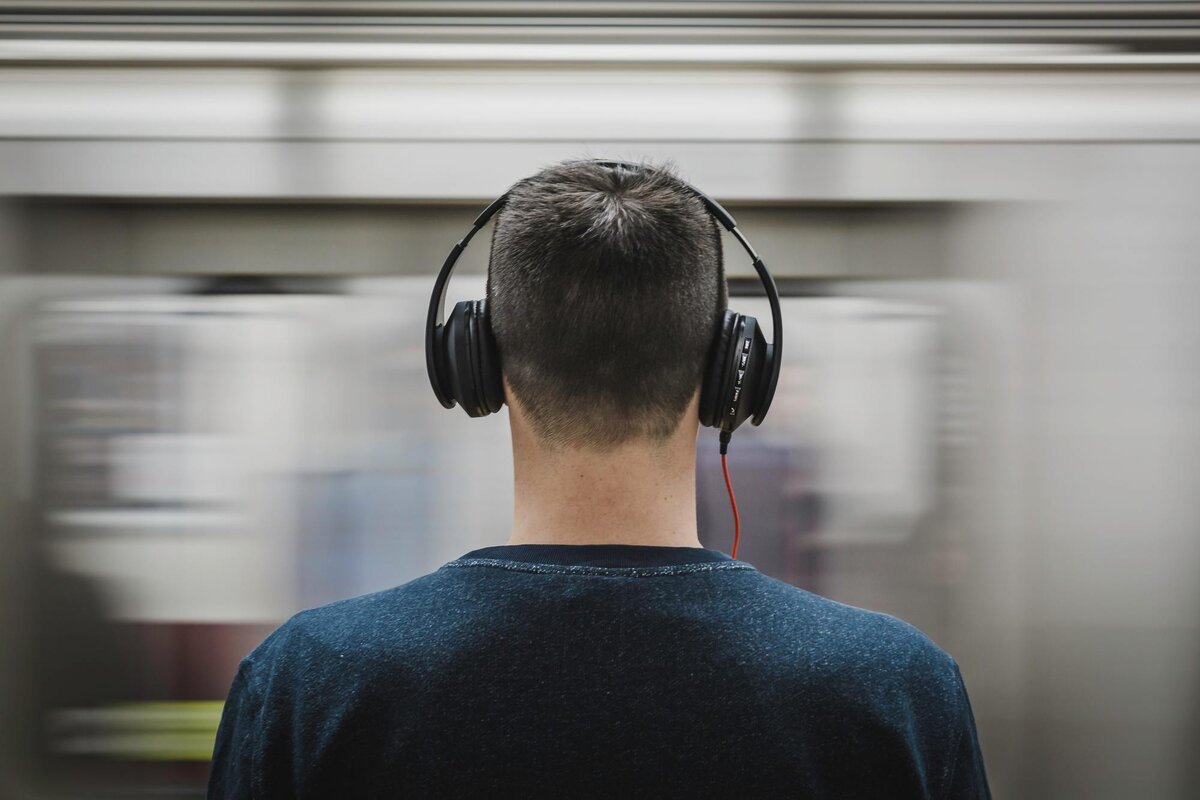 https://loyaltylion.com/app/uploads/2018/07/headphones-man-music-374777.jpg