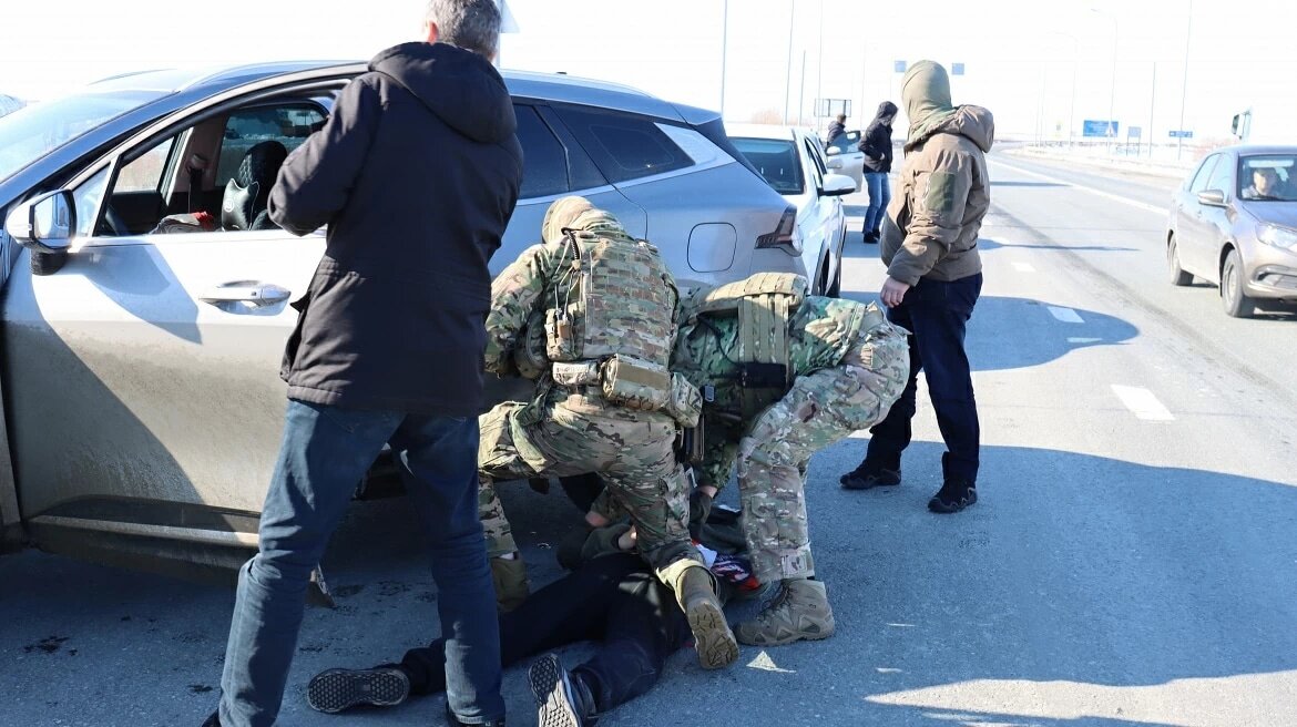    В столице Югры задержали наркокурьера с тремя килограммами наркотиков