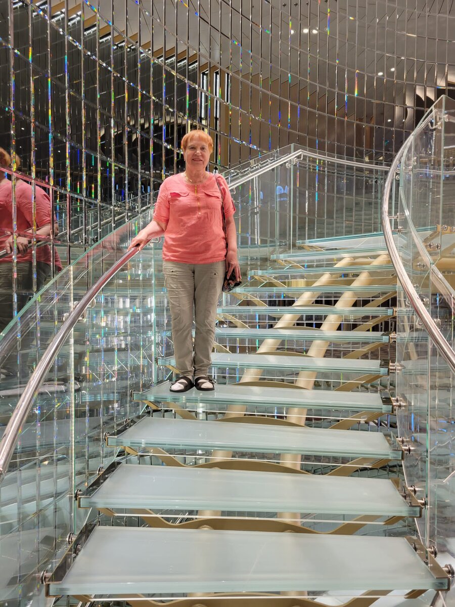 Валентина Анатольевна Фадеева на круизном лайнере. Фото В. Фадеевой