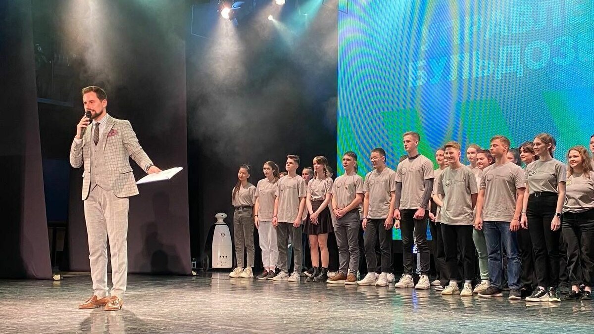     В краевой столице в культурно-спортивном клубе «Арсеналец» состоялась церемония открытия регионального этапа нового чемпионатного движения профессионального мастерства среди обучающихся колледжей и школьников старших классов «Профессионалы».