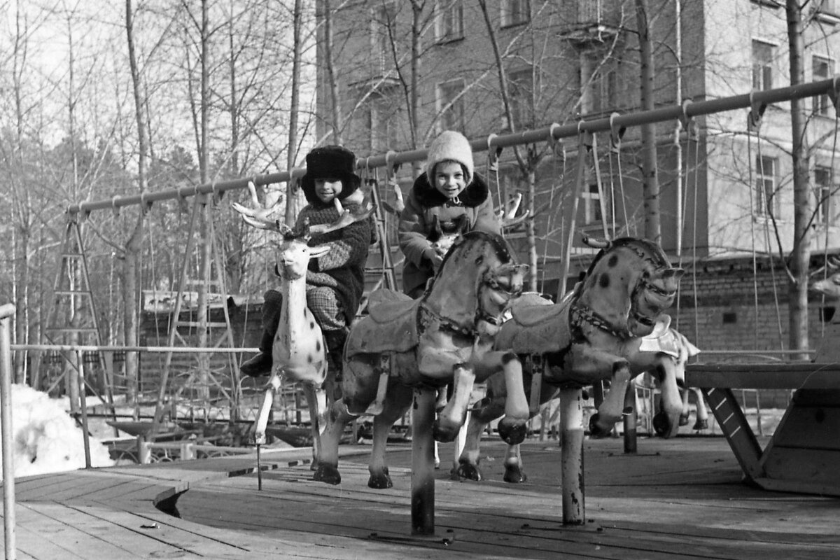 разве могли им родители отказать? После зарплаты обещали поехать опять в город все вместе. (фото из открытых источников)