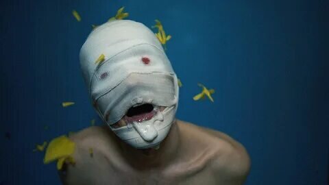 скрин из видео клипа 