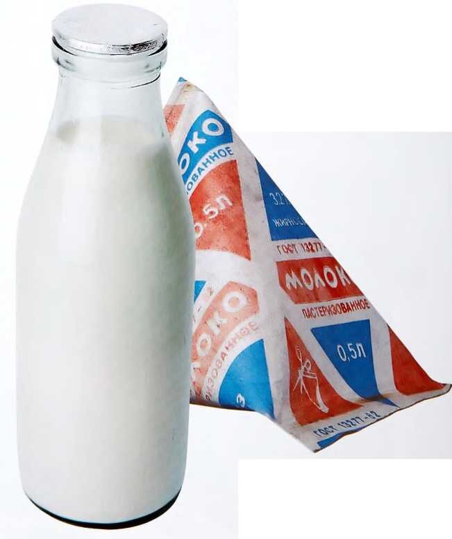 Молоко в Советском Союзе делалось и молока, оно прокисало за 1-2 дня. За молоком приходилось ходить  каждому школьнику. В нашем городе в обеденный перерыв  в магазины привозили свежее молоко и молочную продукцию, поэтому после перерыва можно было всегда купиить свежую продукцию.для молока и молочных продуктов это было более чем актуально. Ведь молоко тех времен быстро прокисало.я до сих пор помню гастрономы того времени, с несколькими отделами. Каждый отдел продовал свои группы продукции.кроме бутылок молока продавали в треугольных пакетах, емкостью пол литра. Их особенностьюбыло то,что их выносилив торговый зал в больших аллюминевых поддонах или пластмассовых ящиках, и когда заканчивалось все молоко,то можно было видеть на дне поддона молоко .еще культовым мололочным продуктом было сгущенное молоко.любимое лакомство детей.его мы пили прямо из банки, делая пару дырок консервным ножом.еще молоко раньше продавли из бочек. И очереди бвли за ним не меньше чем за пивом. А еще из молока делали самое вкусное мороженое. Молочная продукция в советские времена, занимало значимое место в рационе советского человека.на молоке готовились все виды каш и молоко пили стаканами как сейчас пьют сок. 