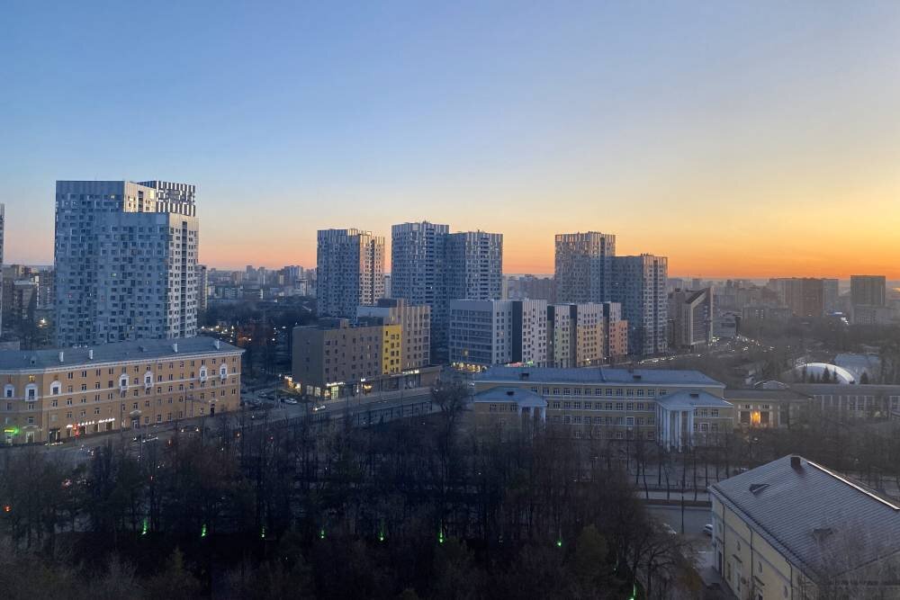 Памятник счастье не за горами в перми. Набережная пермь 2023. Места на ноябрь. Бюст хохряков п. Дайте пермь.