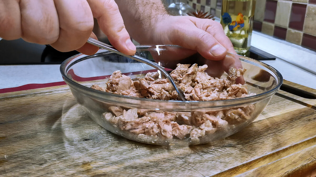 Старый советский рецепт с печенью трески. Все очень просто, а вкусно на все  времена (всего 4 простых ингредиента) | Розовый баклажан | Дзен