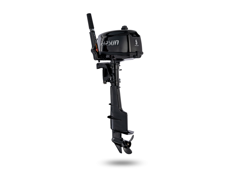 Управление мотором осуществляется с помощью румпеля, вращающегося на 360 градусов, и включения режимов "вперёд" и "назад"